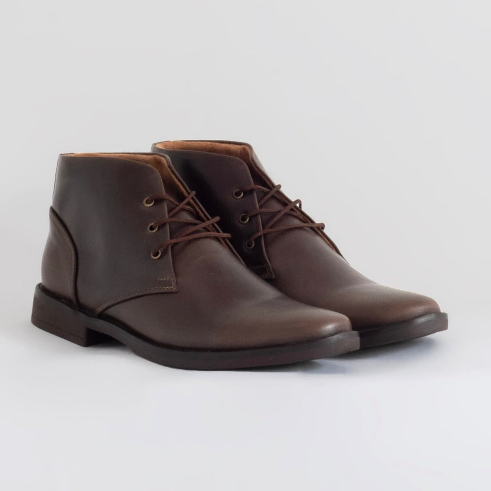 Botas Chukka Café en cuero para hombre, diseño versátil y moderno que ofrece confort y estilo todo el día