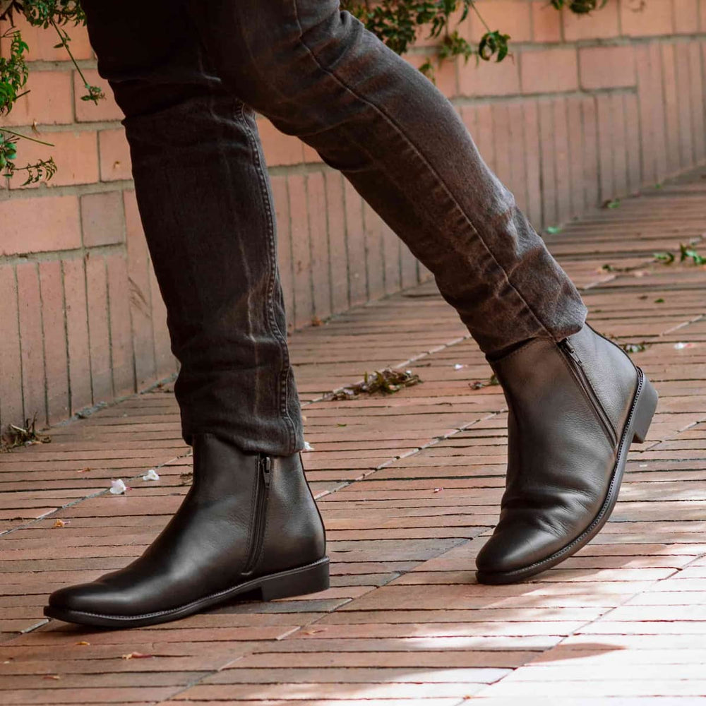 Botas en cuero en color negro para hombre