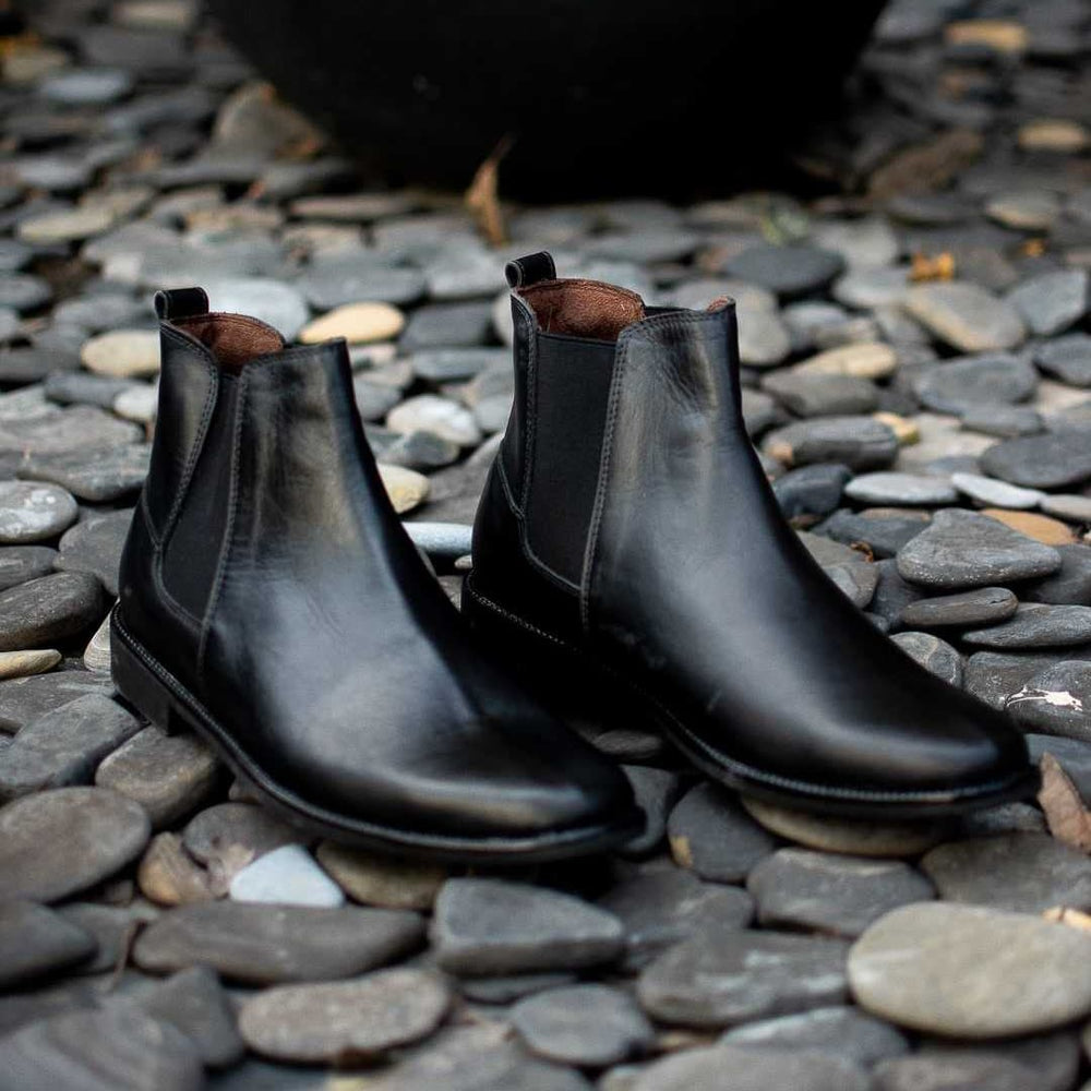 Botas Chelsea de cuero negro liso para hombre, perfectas para estilos formales y casuales
