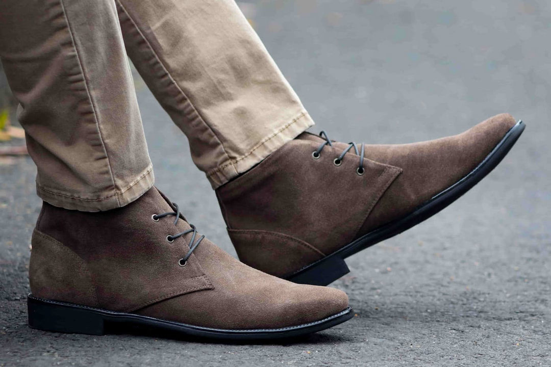 Botas Chukka de cuero gris para hombre, con diseño clásico y suela antideslizante