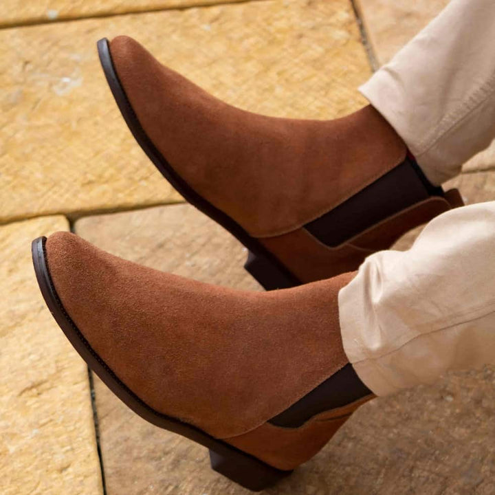 Clásicas botas Chelsea café hechas de cuero genuino
