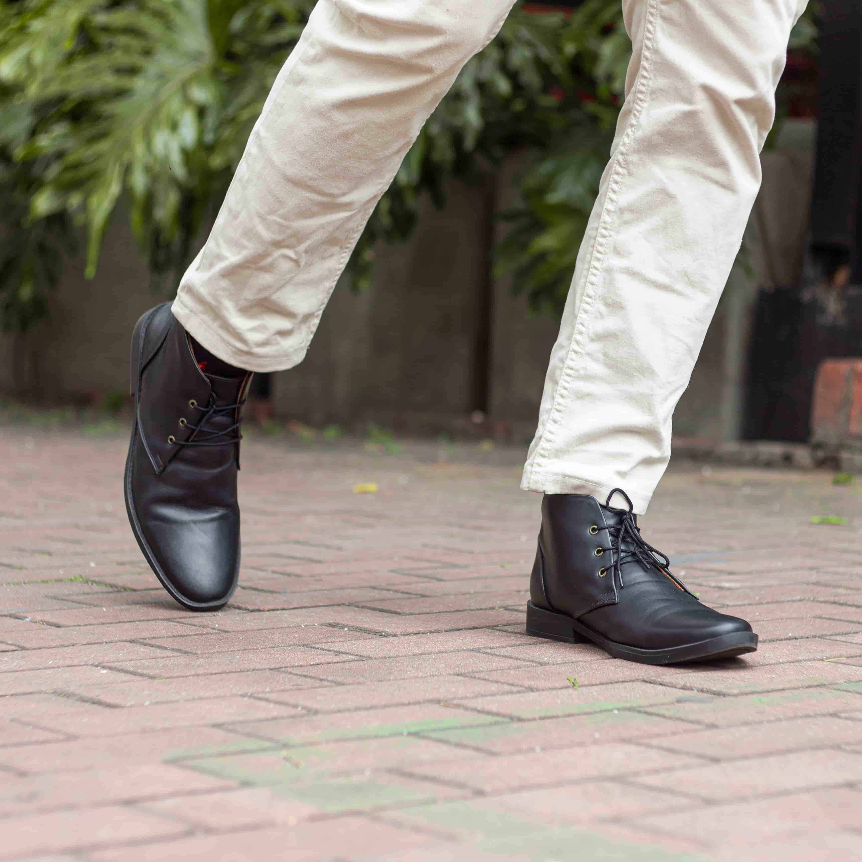 LIZANTTO | Botas Chukka Negra en Cuero para hombre