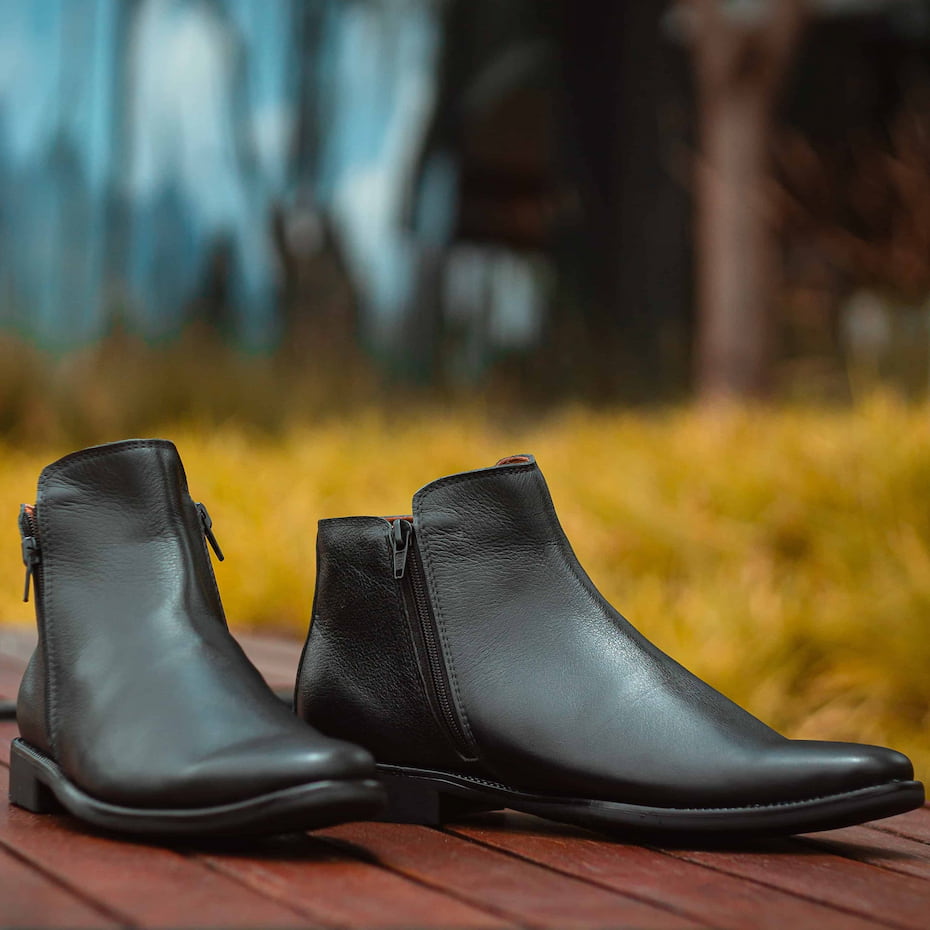Botas en cuero en color negro para hombre