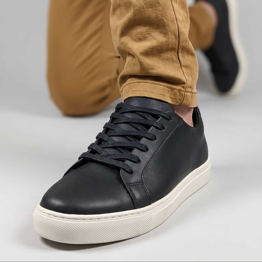 Tenis negro para hombre en cuero