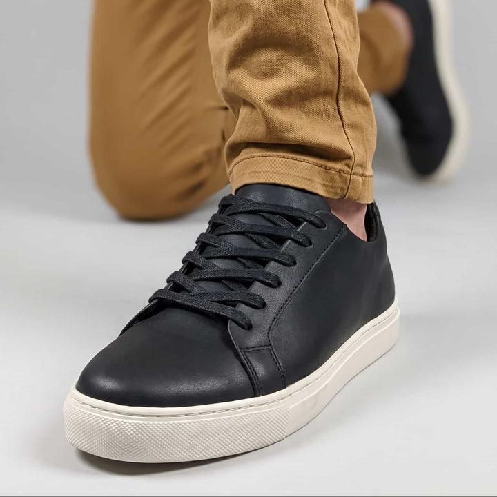 Tenis negro para hombre en cuero