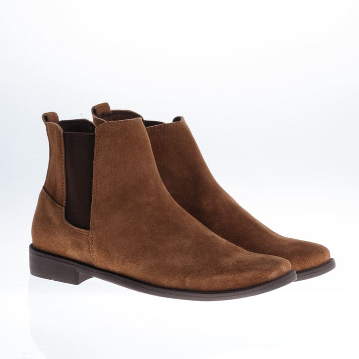 Botas Chelsea Cafés en cuero outfit hombre