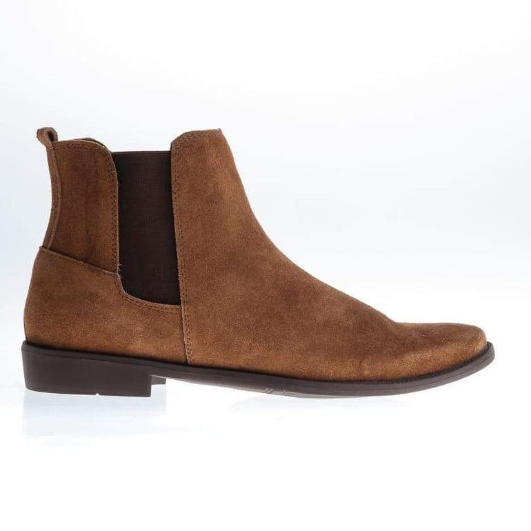 Bota Chelsea Café Lizantto Portada outfit hombre