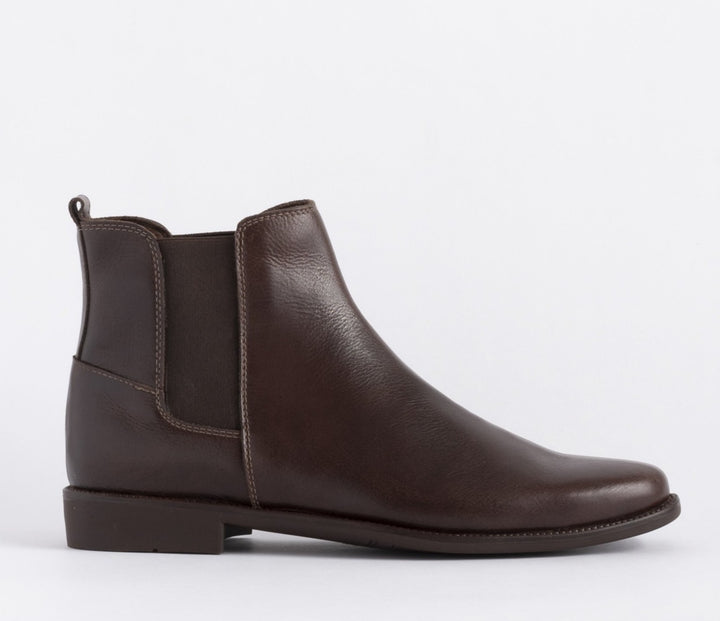 Chelsea Cuero Liso Café